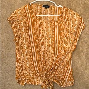 Pattern front tie shirt